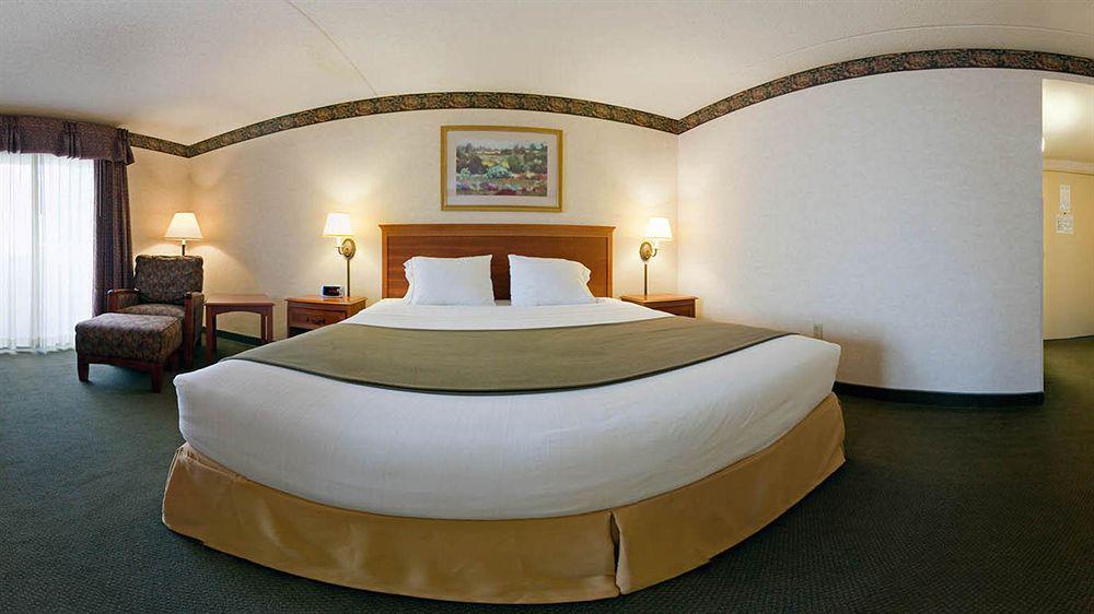 Express & Pittsburgh Airport By Ihg Hotel 3*