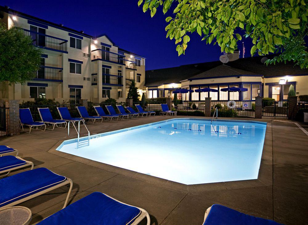 Hotel Express & Pittsburgh Airport By Ihg