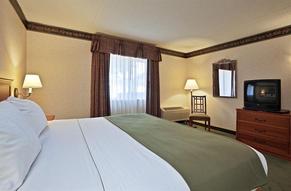 Hotel Express & Pittsburgh Airport By Ihg 3*