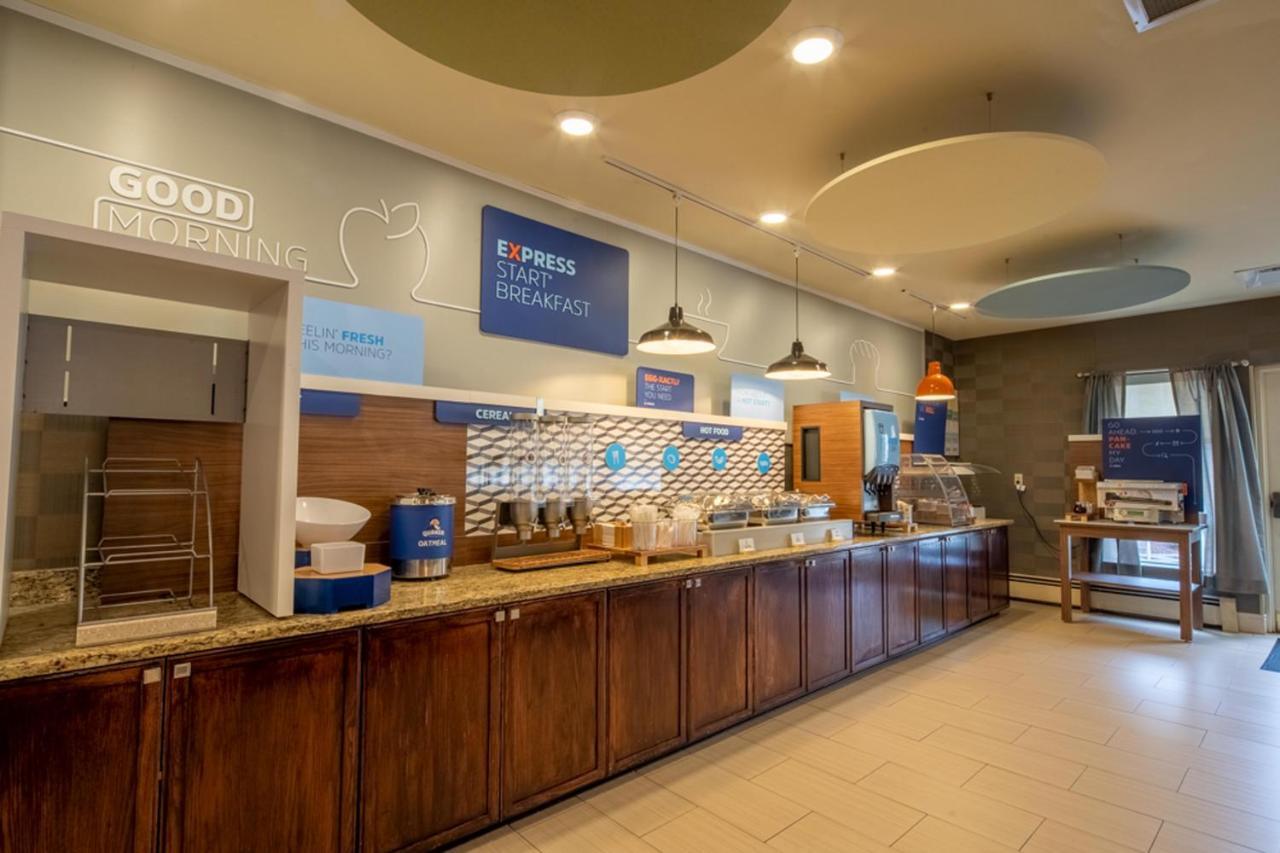 Express & Pittsburgh Airport By Ihg Hotel