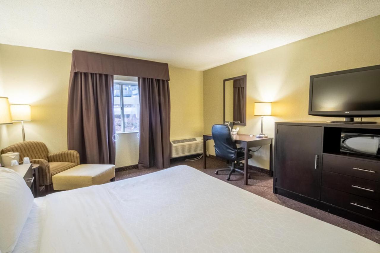 Express & Pittsburgh Airport By Ihg Hotel