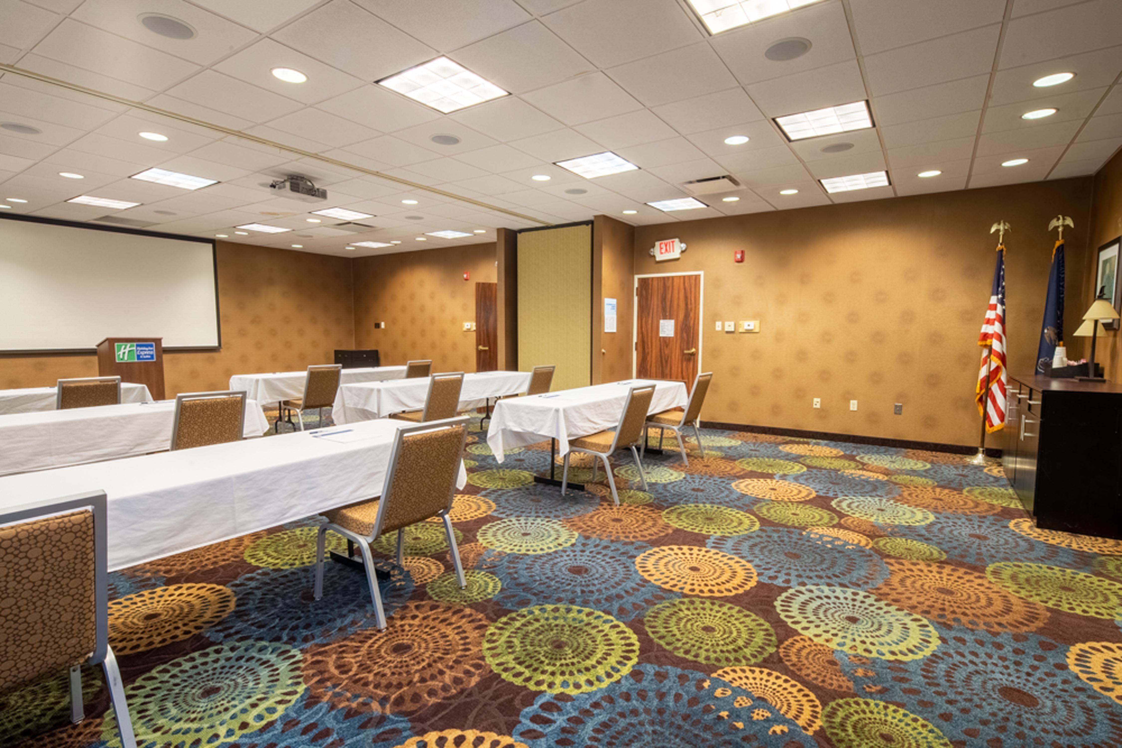 Express & Pittsburgh Airport By Ihg Hotel 3*