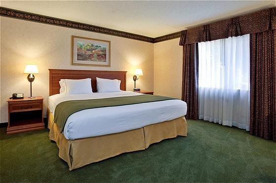 Hotel Express & Pittsburgh Airport By Ihg